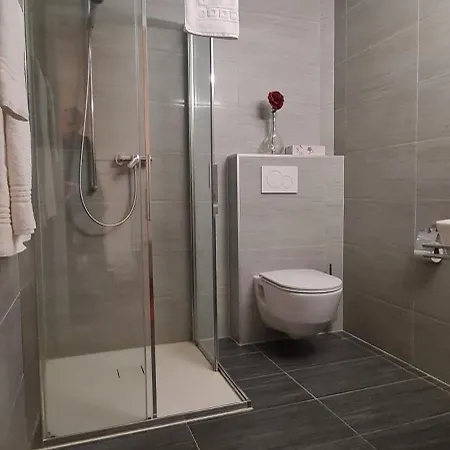 Garni Ξενοδοχείο *