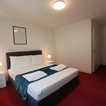 Garni Ξενοδοχείο *